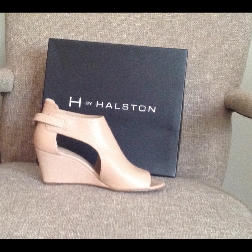 Halston nude leather wedge sandal